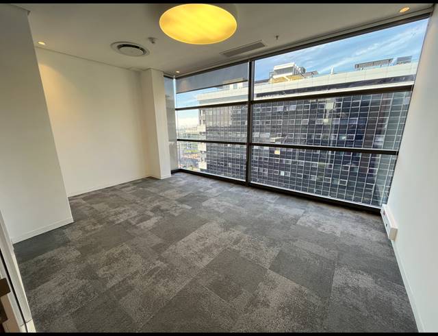 2,051M² OFFICE TO LET IN FORESHORE